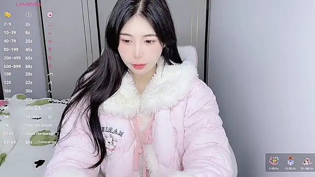 Snapshot of White-Star chatting on 01-08-25, 12:17 White-Star online show from 01-08-25, 12:17