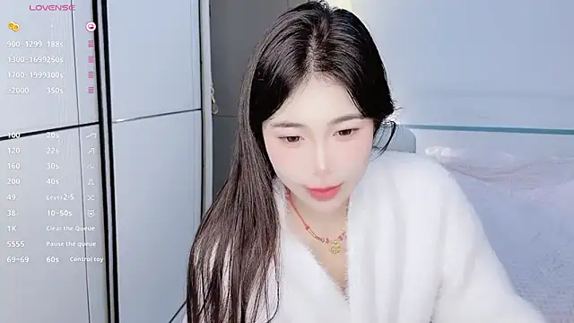 Snapshot of White-Star chatting on 02-06-25, 02:04 White-Star online show from 02-06-25, 02:04