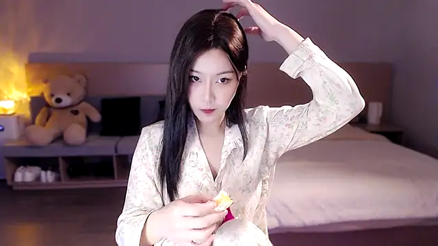 Snapshot of Lucky-baby chatting on 12-15-24, 02:48 Lucky-baby online show from 12-15-24, 02:48