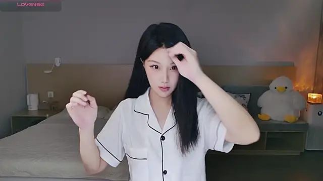 Snapshot of Lucky-baby chatting on 09-23-25, 01:03 Lucky-baby online show from 09-23-25, 01:03