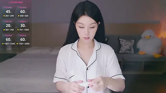 Snapshot of Lucky-baby chatting on 09-24-25, 01:03 Lucky-baby online show from 09-24-25, 01:03