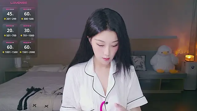 Snapshot of Lucky-baby chatting on 09-26-25, 01:15 Lucky-baby online show from 09-26-25, 01:15