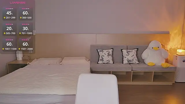 Snapshot of Lucky-baby chatting on 10-02-25, 01:29 Lucky-baby online show from 10-02-25, 01:29