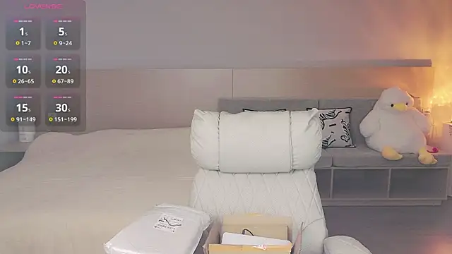 Snapshot of Lucky-baby chatting on 10-13-25, 01:11 Lucky-baby online show from 10-13-25, 01:11