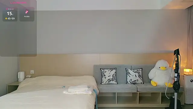 Snapshot of Lucky-baby chatting on 10-22-25, 01:00 Lucky-baby online show from 10-22-25, 01:00