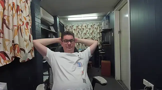 Snapshot of tilobinder chatting on 12-13-24, 06:27 tilobinder online show from 12-13-24, 06:27