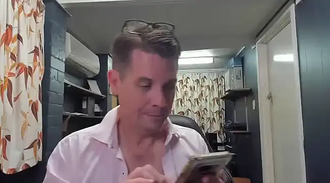 Snapshot of tilobinder chatting on 12-14-24, 04:20 tilobinder online show from 12-14-24, 04:20