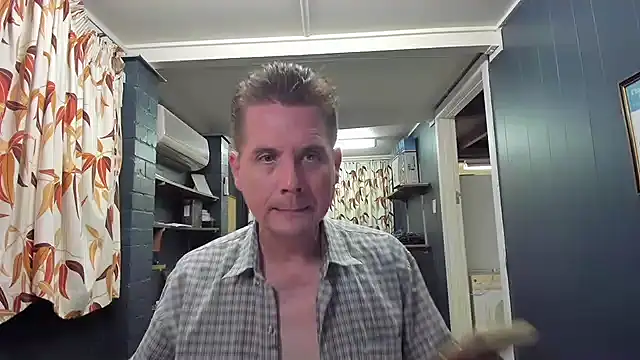 Snapshot of tilobinder chatting on 12-17-24, 10:01 tilobinder online show from 12-17-24, 10:01