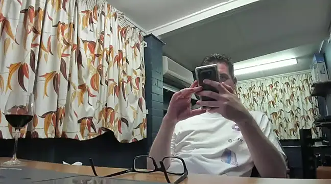 Snapshot of tilobinder chatting on 12-27-24, 02:22 tilobinder online show from 12-27-24, 02:22