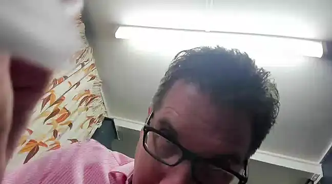 Snapshot of tilobinder chatting on 01-23-25, 12:52 tilobinder online show from 01-23-25, 12:52