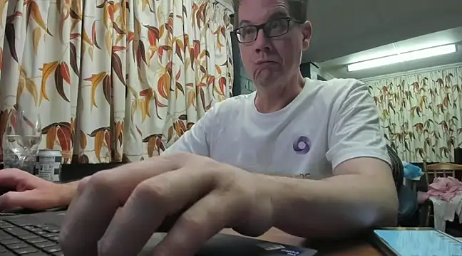 Snapshot of tilobinder chatting on 01-25-25, 02:14 tilobinder online show from 01-25-25, 02:14