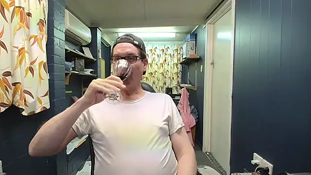 Snapshot of tilobinder chatting on 09-12-25, 01:44 tilobinder online show from 09-12-25, 01:44