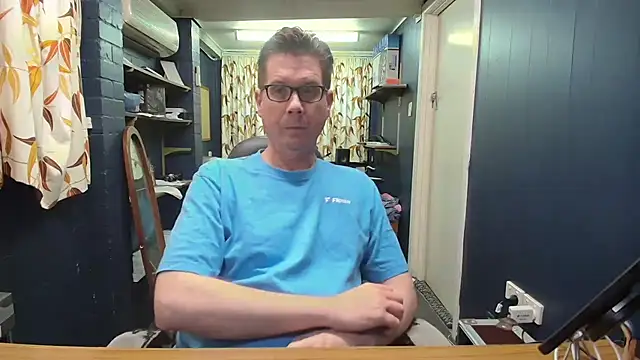 Snapshot of tilobinder chatting on 10-11-25, 01:53 tilobinder online show from 10-11-25, 01:53