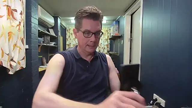 Snapshot of tilobinder chatting on 10-25-25, 01:40 tilobinder online show from 10-25-25, 01:40