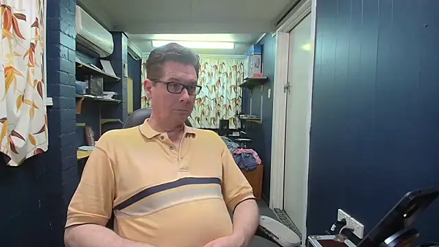 Snapshot of tilobinder chatting on 10-26-25, 02:01 tilobinder online show from 10-26-25, 02:01