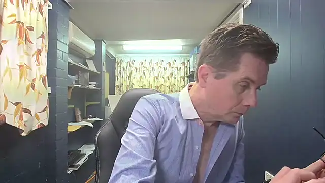 Snapshot of tilobinder chatting on 10-31-25, 01:45 tilobinder online show from 10-31-25, 01:45