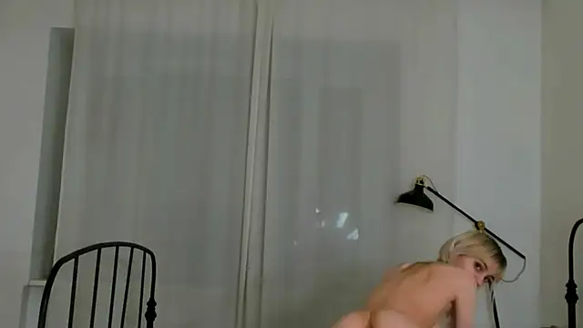 Snapshot of andrea_x_ chatting on 01-12-25, 02:19 andrea x  online show from 01-12-25, 02:19