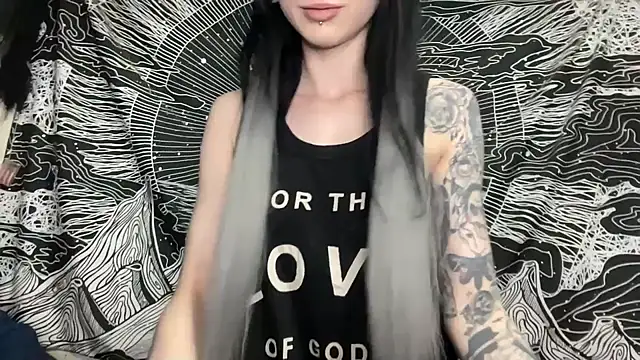 Snapshot of MissMidnightUK chatting on 02-16-25, 11:37 MissMidnightUK online show from 02-16-25, 11:37