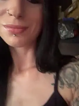 Snapshot of MissMidnightUK chatting on 09-11-25, 01:44 MissMidnightUK online show from 09-11-25, 01:44