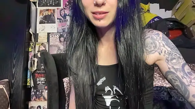 Snapshot of MissMidnightUK chatting on 09-18-25, 10:34 MissMidnightUK online show from 09-18-25, 10:34