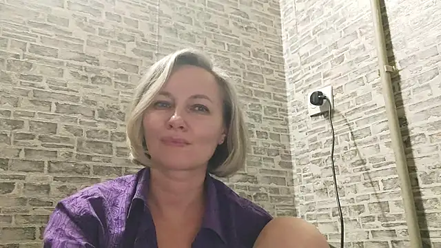 Snapshot of EdithManning chatting on 12-28-24, 05:14 EdithManning online show from 12-28-24, 05:14