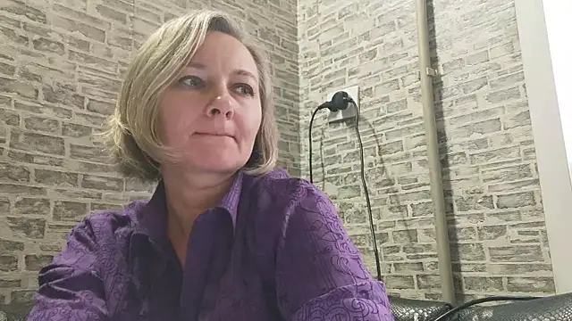 Snapshot of EdithManning chatting on 12-29-24, 08:33 EdithManning online show from 12-29-24, 08:33
