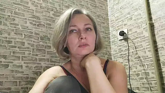 Snapshot of EdithManning chatting on 01-04-25, 06:51 EdithManning online show from 01-04-25, 06:51