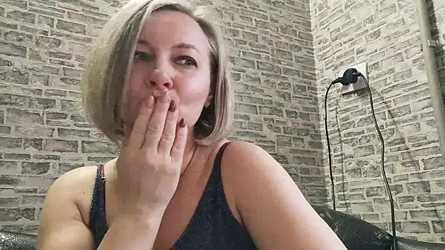 Snapshot of EdithManning chatting on 01-05-25, 12:21 EdithManning online show from 01-05-25, 12:21
