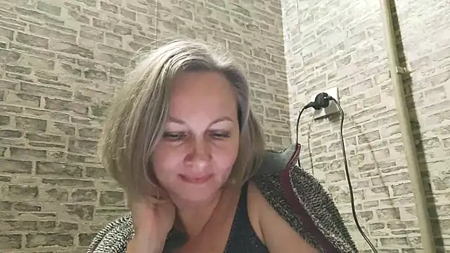 Snapshot of EdithManning chatting on 01-06-25, 03:51 EdithManning online show from 01-06-25, 03:51