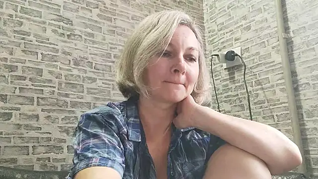 Snapshot of EdithManning chatting on 01-08-25, 10:59 EdithManning online show from 01-08-25, 10:59