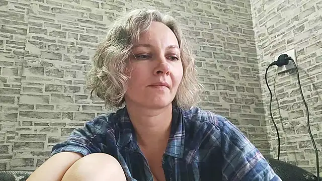 Snapshot of EdithManning chatting on 01-13-25, 10:58 EdithManning online show from 01-13-25, 10:58