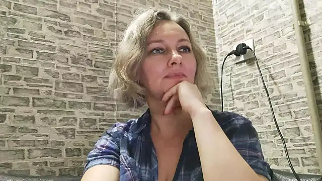 Snapshot of EdithManning chatting on 01-14-25, 03:15 EdithManning online show from 01-14-25, 03:15