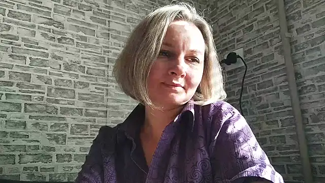 Snapshot of EdithManning chatting on 02-13-25, 08:06 EdithManning online show from 02-13-25, 08:06