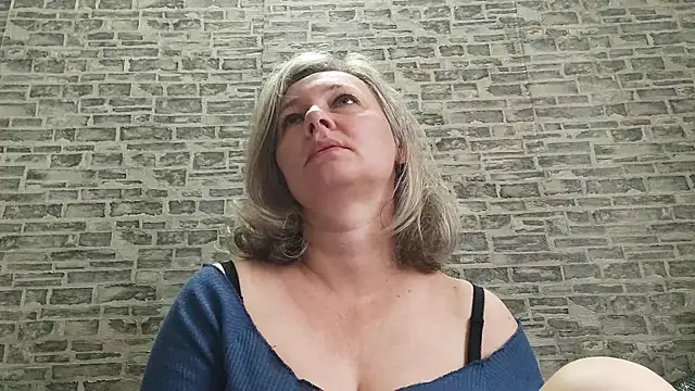 Snapshot of EdithManning chatting on 09-19-25, 05:20 EdithManning online show from 09-19-25, 05:20