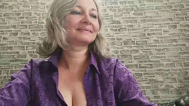 Snapshot of EdithManning chatting on 10-09-25, 05:27 EdithManning online show from 10-09-25, 05:27
