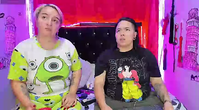 Snapshot of katieeandsharonn chatting on 02-07-25, 04:27 katieeandsharonn online show from 02-07-25, 04:27