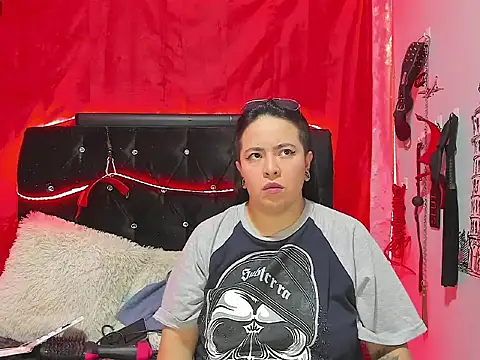 katieeandsharonn online show from 11-19-25, 01:33