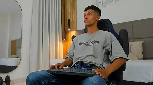 Snapshot of wolf_james123 chatting on 02-04-25, 02:39 wolf james123 online show from 02-04-25, 02:39