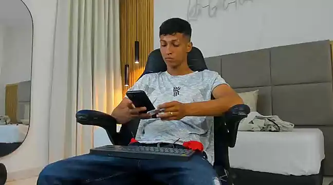 Snapshot of wolf_james123 chatting on 02-04-25, 01:16 wolf james123 online show from 02-04-25, 01:16