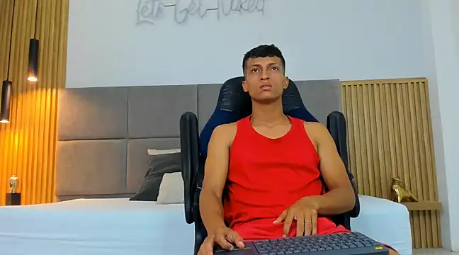 Snapshot of wolf_james123 chatting on 02-05-25, 03:02 wolf james123 online show from 02-05-25, 03:02