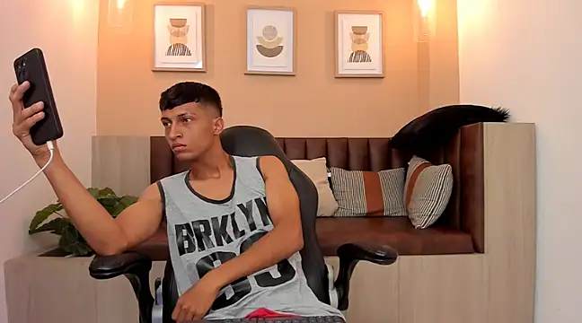 Snapshot of wolf_james123 chatting on 02-05-25, 02:05 wolf james123 online show from 02-05-25, 02:05