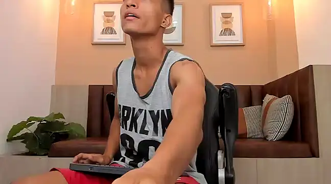 Snapshot of wolf_james123 chatting on 02-06-25, 03:48 wolf james123 online show from 02-06-25, 03:48