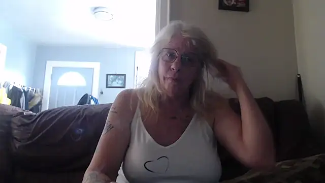 Snapshot of canadiancougar1965 chatting on 01-24-25, 08:11 canadiancougar1965 online show from 01-24-25, 08:11