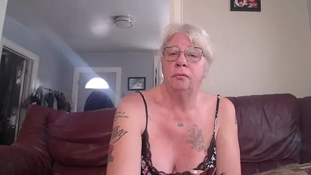 Snapshot of canadiancougar1965 chatting on 02-06-25, 09:28 canadiancougar1965 online show from 02-06-25, 09:28