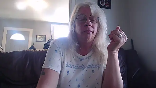 Snapshot of canadiancougar1965 chatting on 03-08-25, 01:03 canadiancougar1965 online show from 03-08-25, 01:03