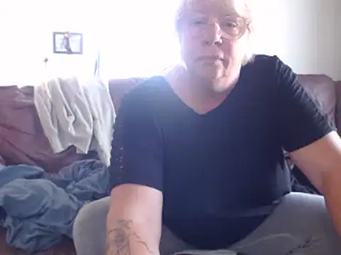 Snapshot of canadiancougar1965 chatting on 09-21-25, 02:08 canadiancougar1965 online show from 09-21-25, 02:08