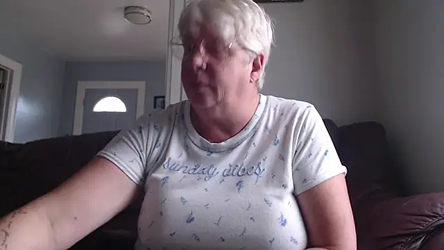 Snapshot of canadiancougar1965 chatting on 10-17-25, 02:19 canadiancougar1965 online show from 10-17-25, 02:19