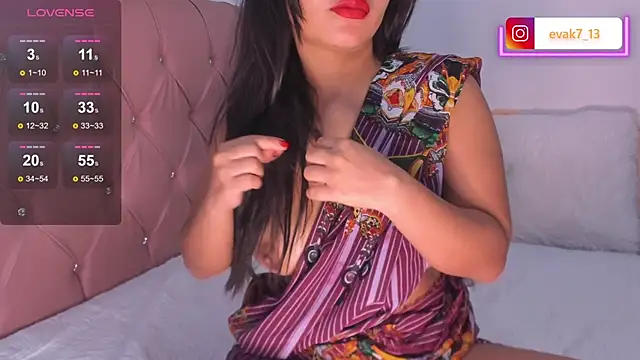 Snapshot of shara_queen1 chatting on 01-23-25, 01:02 shara queen1 online show from 01-23-25, 01:02