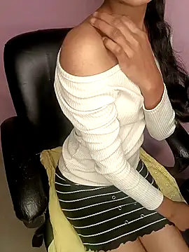 Snapshot of Chandani-Love chatting on 01-11-25, 04:06 Chandani-Love online show from 01-11-25, 04:06