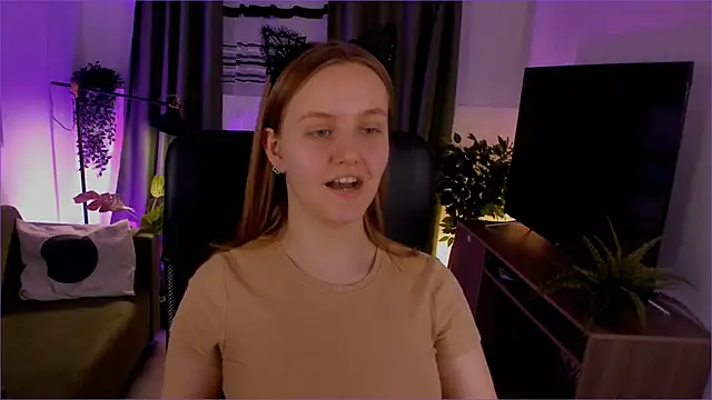 Snapshot of KellyPoter chatting on 12-14-24, 09:18 KellyPoter online show from 12-14-24, 09:18